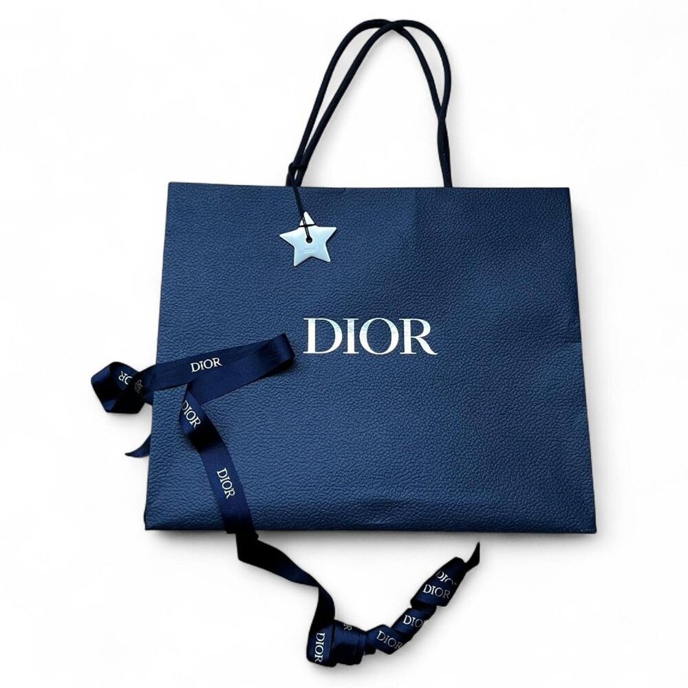 Dior gifting bag w/ star charm & Ribbon ⭐